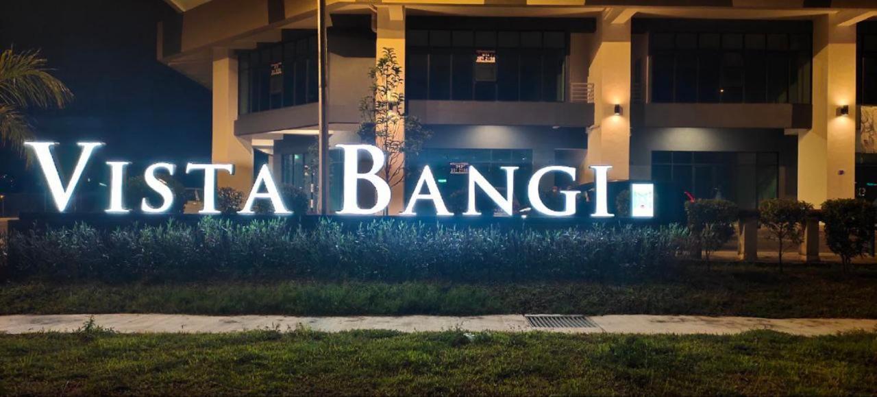 Sari Homestay Vista Bangi With Wi-Fi And Netflix Exterior photo